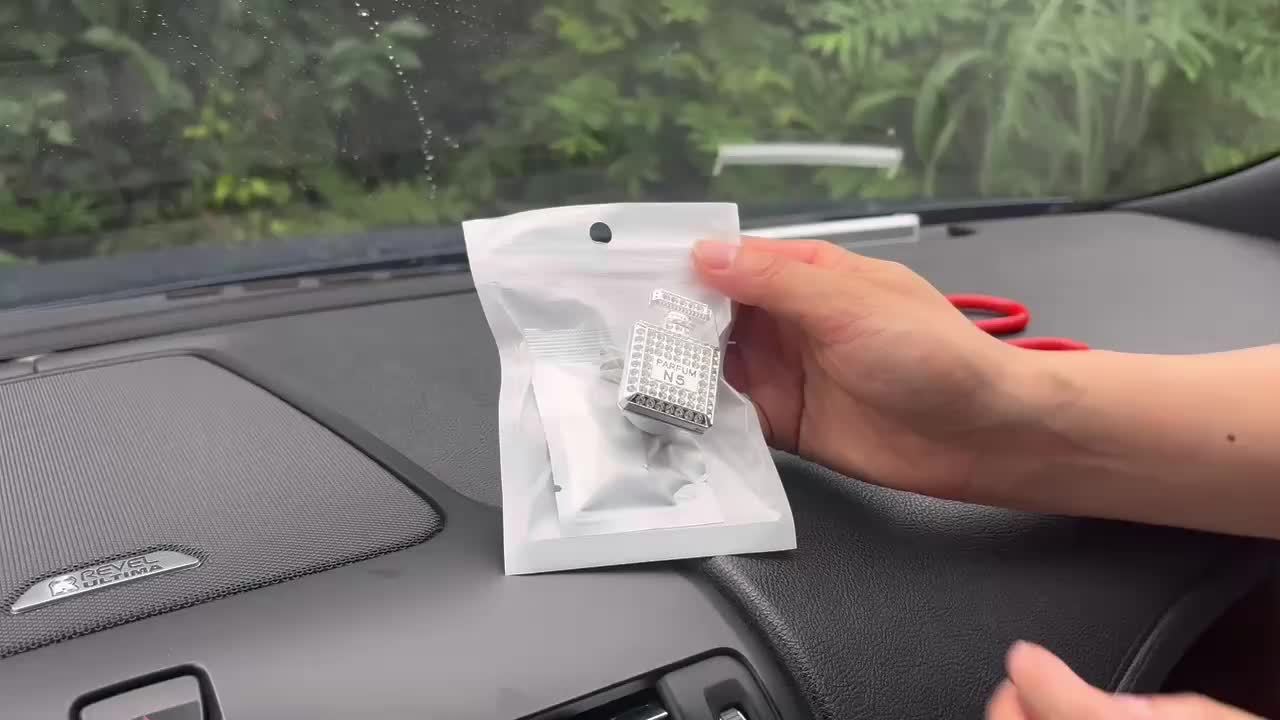 Luxurious Rhinestone Car Perfume Bottle - Women's Car Air Freshener - Parfum N5 - 45mm/1.77in x 29mm/1.14in - Includes Aroma Source: Scented Stick